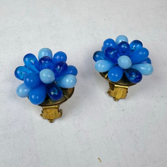VTG Clip On Earring Blue Lucite Beads Cluster MCM Hong Kong - Picture 2 of 6